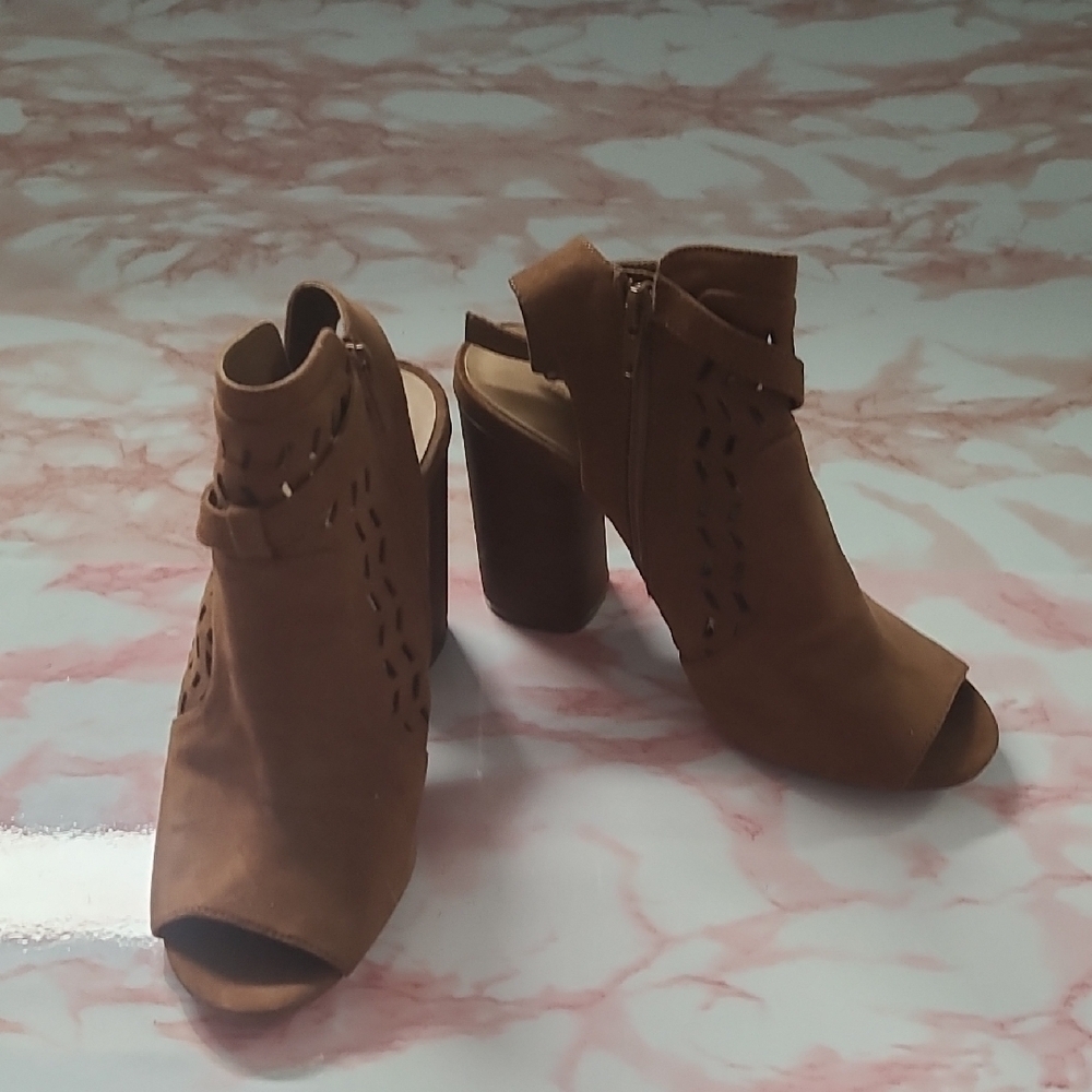 GUC Madden Girl Addy Peep-Toe Chestnut Block Heel Sandals Sz 7.5